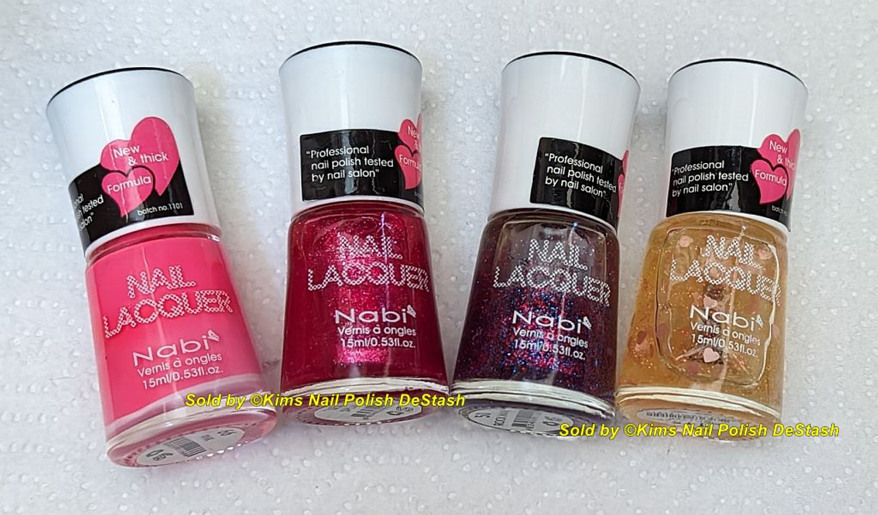 Maybelline Color Show Glitter Mania Nail Polish in All That Glitters Review  & Swatches | Nail polish, Gold glitter nail polish, Nails